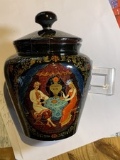 Russische Holzvase mit Deckel